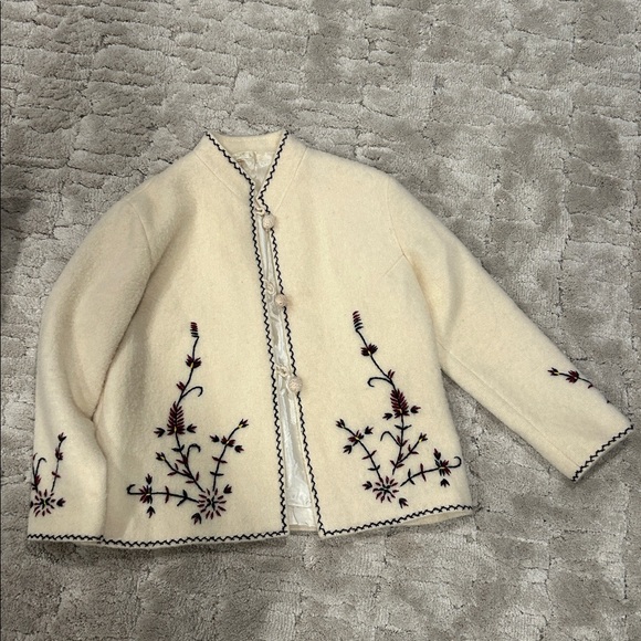 VINTAGE Embroidered Wool Cream Jacket with Floral Design - Picture 4 of 7
